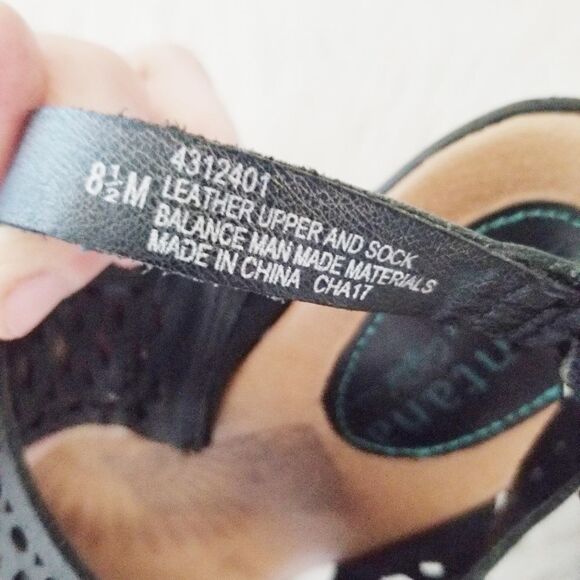 Montana artisan crafted shoe. - Picture 3 of 5